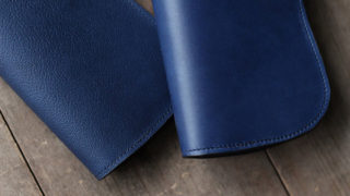 藍染レザーの二つ折り財布