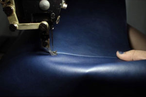 藍染レザーミシン縫い