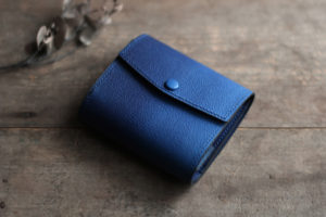 藍染革［migaki&shiboai］コンパクト財布（天藍）